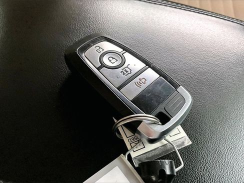 Used 2021 Ford Explorer XLT image 11