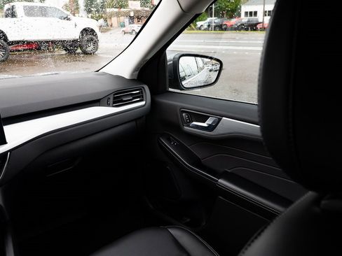 Used 2024 Ford Escape Platinum image 10