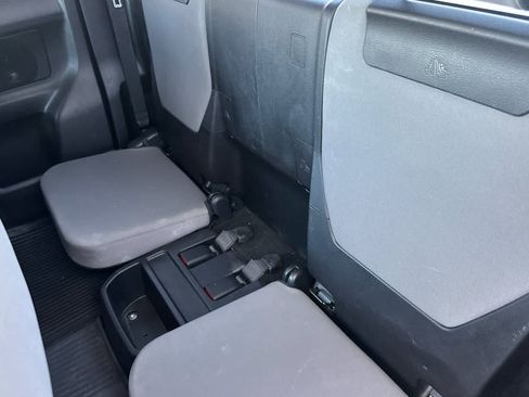 Used 2022 Toyota Tacoma SR w/ SR Convenience Package AWD/4WD image 4