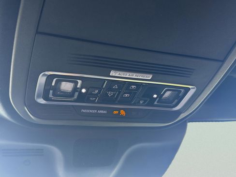 Used 2025 Lincoln Navigator Reserve image 50