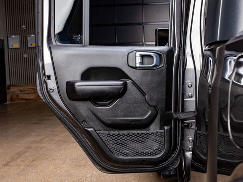 Used 2021 Jeep Gladiator Sport image 37