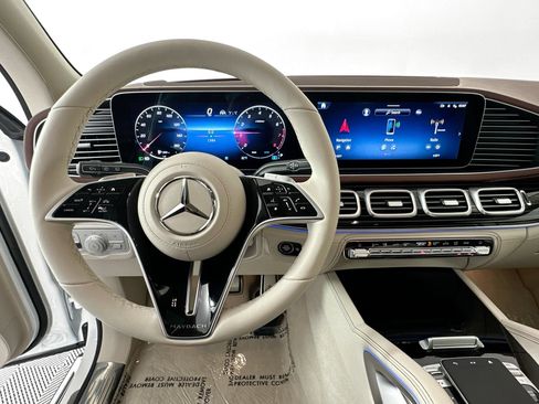 Used 2026 Mercedes-Benz Maybach GLS 600 4MATIC image 11