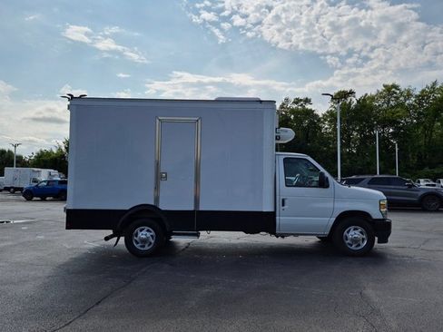 Certified 2024 Ford E-350 and Econoline 350 Super Duty w/ Power Windows & Locks Group RWD image 4
