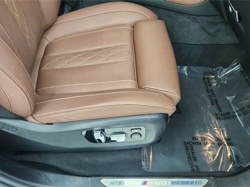 Used 2025 BMW X7 M60i image 23