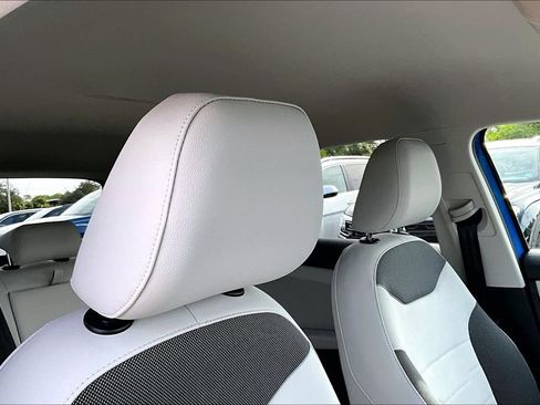 New 2026 Volkswagen Taos SE FWD image 22