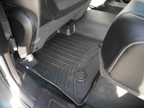 Used 2023 Jeep Grand Cherokee Limited w/ Black Appearance Package image 15