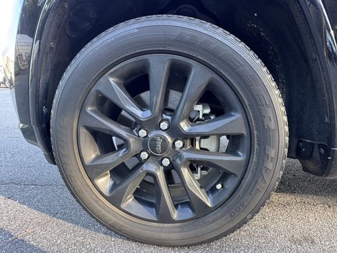 Used 2021 Jeep Grand Cherokee Laredo X AWD/4WD image 13