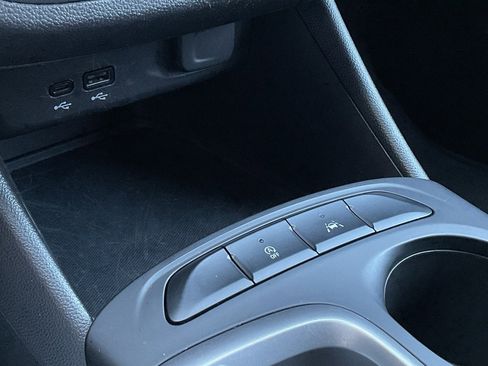 Used 2025 Buick Envista Preferred image 35