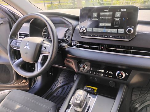 Used 2023 Mitsubishi Outlander SE image 60