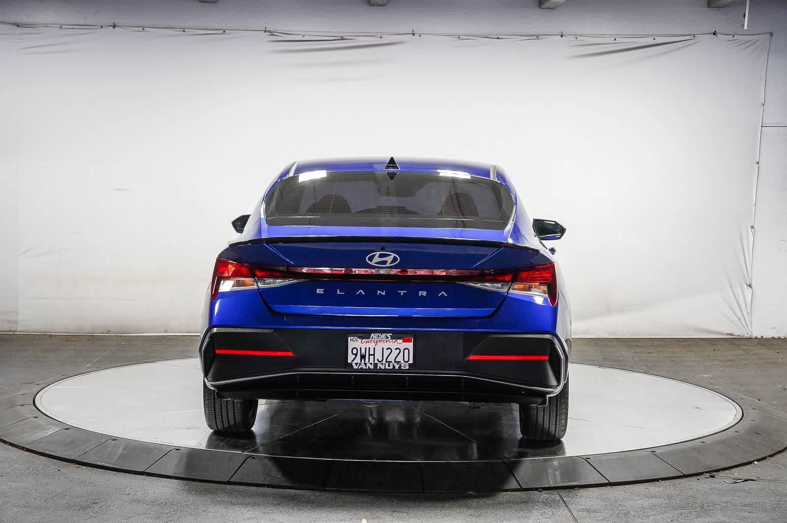 Used 2025 Hyundai Elantra Sport FWD image 3