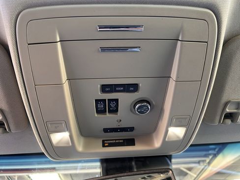 Used 2018 GMC Yukon SLT w/ Premium Edition image 10