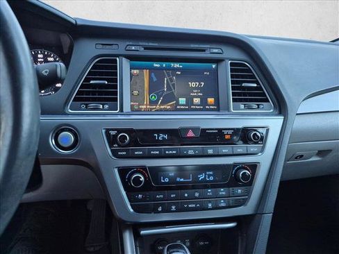 Used 2015 Hyundai Sonata Limited w/ Option Group 05 FWD image 10