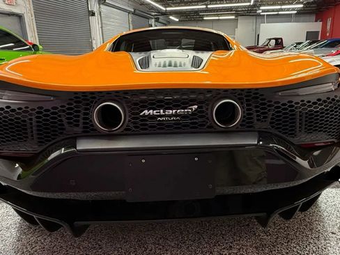 Used 2023 McLaren Artura RWD image 13