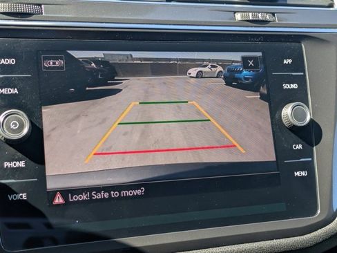 Used 2022 Volkswagen Tiguan SE image 18