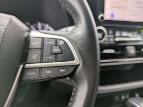 Used 2023 Toyota Highlander L image 27