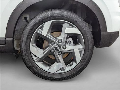 Certified 2025 Hyundai Venue SEL image 23