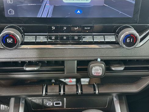 Used 2025 Chevrolet Colorado Trail Boss AWD/4WD image 24