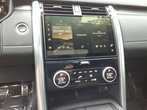 Certified 2024 Land Rover Discovery Dynamic SE image 15