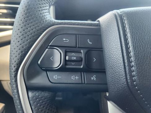 Used 2025 Toyota Tundra Limited AWD/4WD image 26