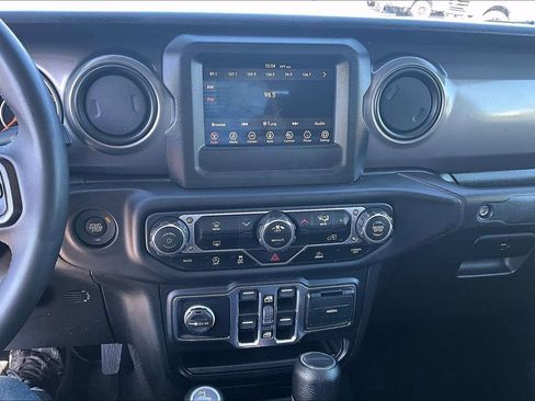 Used 2023 Jeep Gladiator Sport AWD/4WD image 31