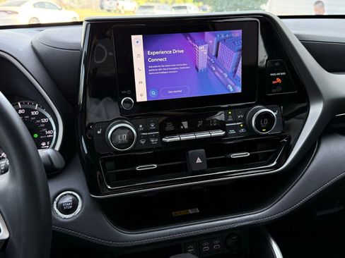 Used 2023 Toyota Highlander XLE image 42