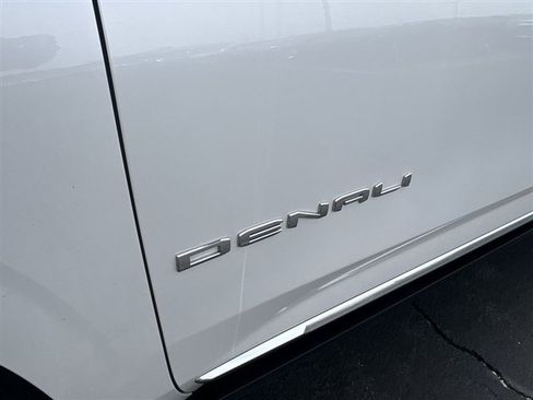 Certified 2021 GMC Yukon XL Denali w/ Denali Premium Package AWD/4WD image 33
