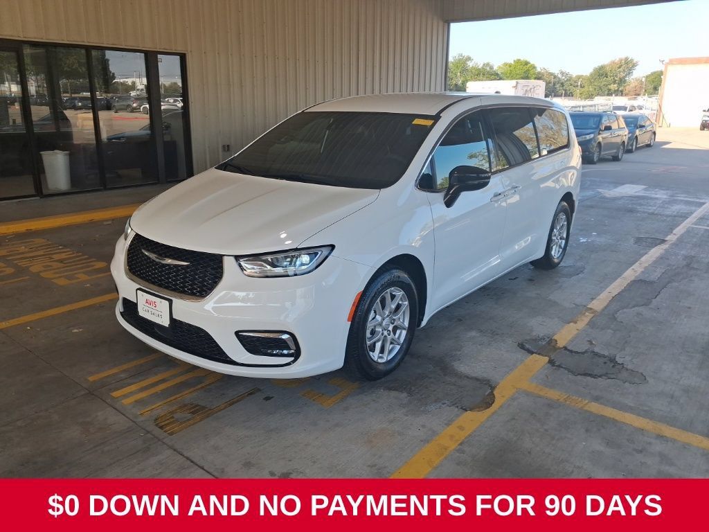 Used 2025 Chrysler Pacifica Select FWD image 1