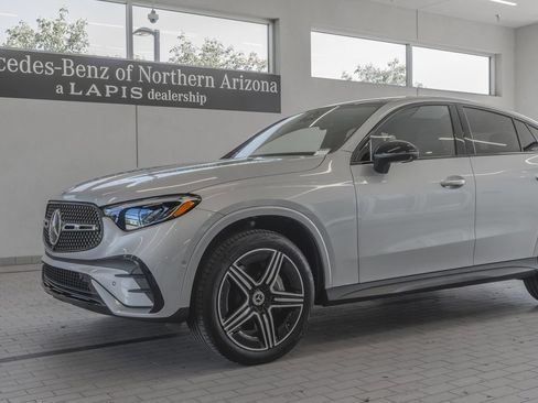 Used 2024 Mercedes-Benz GLC 300 4MATIC image 3