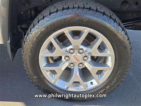 Used 2018 GMC Sierra 1500 SLT w/ SLT Premium Package image 16