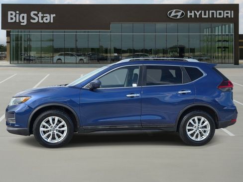 Used 2018 Nissan Rogue SV FWD image 2