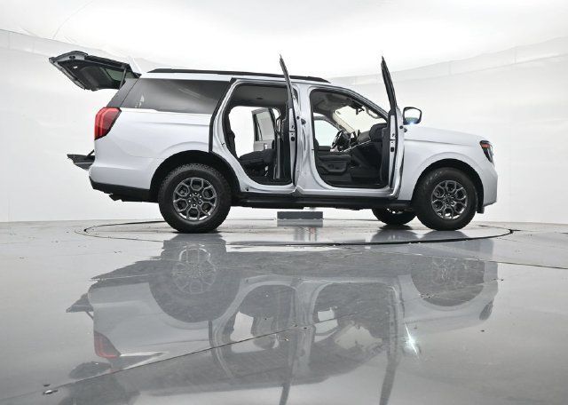 Used 2025 Ford Expedition Active RWD image 53