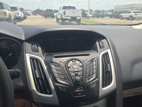 Used 2014 Ford Focus SE FWD image 21