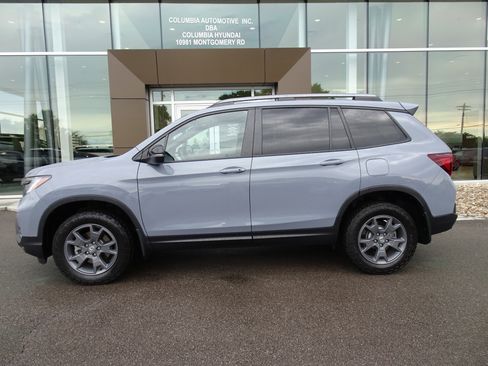 Used 2025 Honda Passport TrailSport image 2
