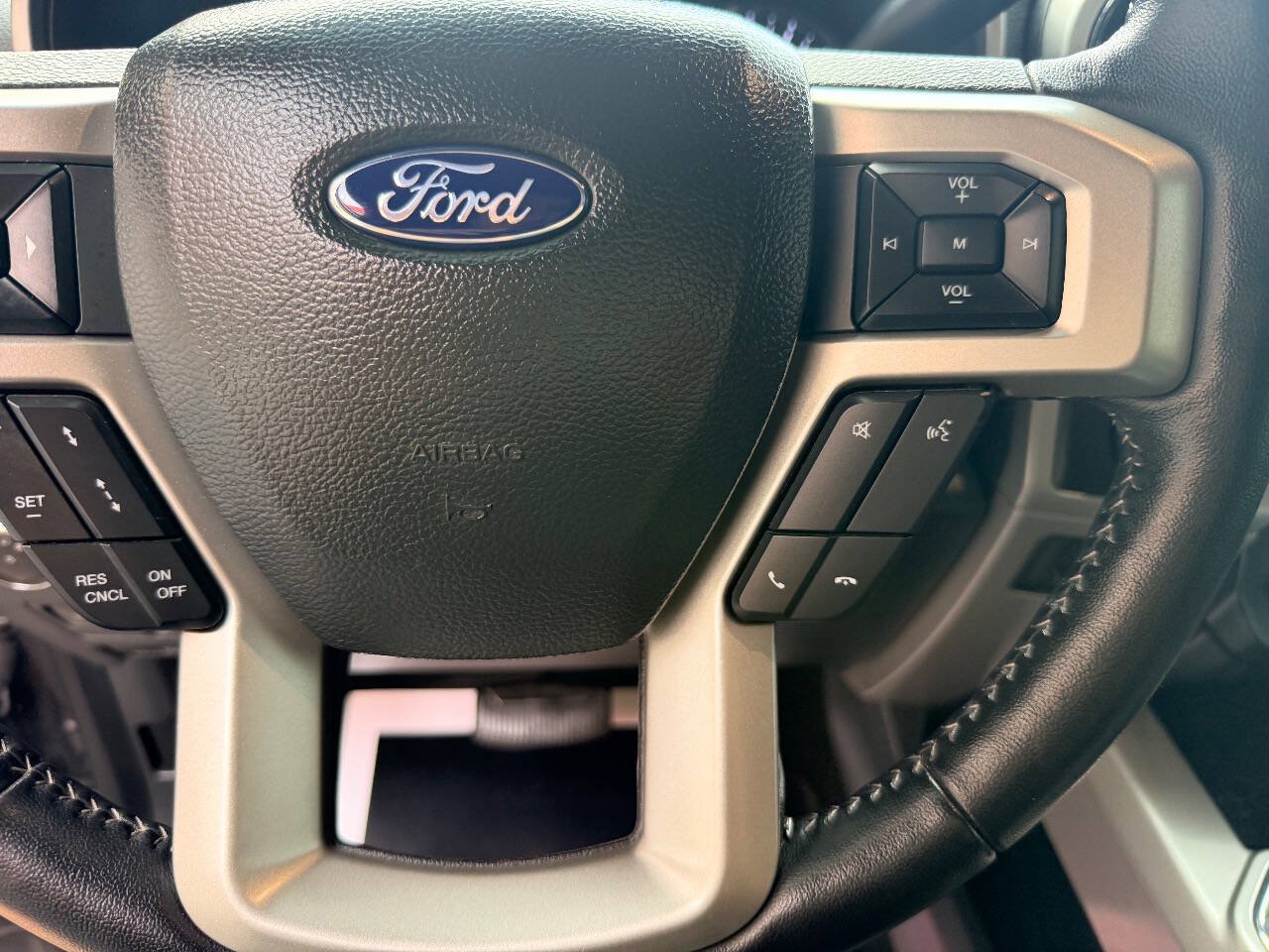 Used 2022 Ford F350 Lariat w/ Lariat Ultimate Package AWD/4WD image 27