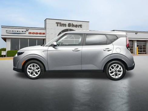 Used 2025 Kia Soul LX w/ LX Technology Package FWD image 2