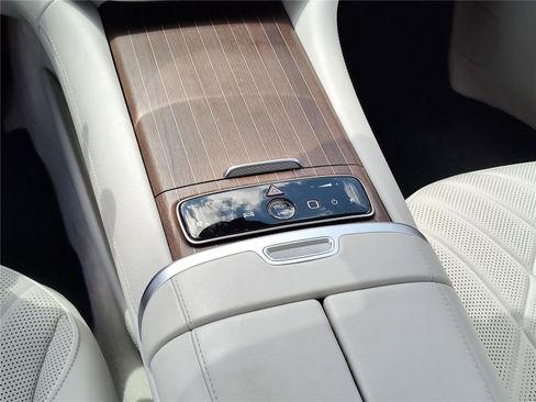 Certified 2022 Mercedes-Benz EQS 580 4MATIC Sedan image 18