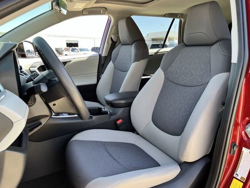 Used 2024 Toyota RAV4 XLE w/ Convenience Package image 24