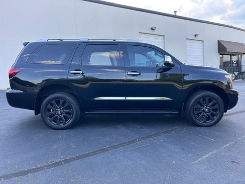 Used 2020 Toyota Sequoia Platinum RWD image 3