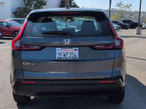 Used 2023 Honda CR-V LX image 4