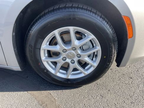 Used 2019 Chrysler Pacifica LX image 17