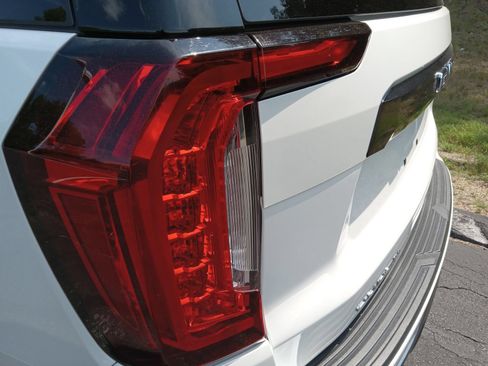 Used 2023 GMC Yukon Denali Ultimate AWD/4WD image 8