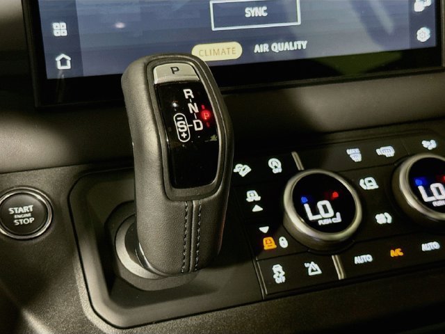 Certified 2025 Land Rover Defender 130 X-Dynamic SE AWD/4WD image 19