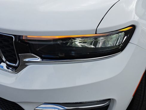 Certified 2023 Jeep Grand Cherokee Limited w/ Trailer Tow Prep Group (B) image 32