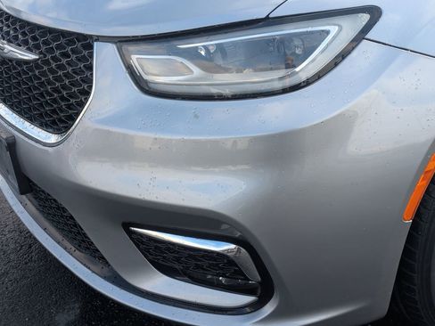 Used 2021 Chrysler Pacifica Touring-L image 12