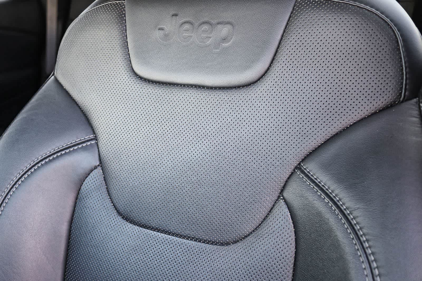 Used 2019 Jeep Cherokee Limited FWD image 22