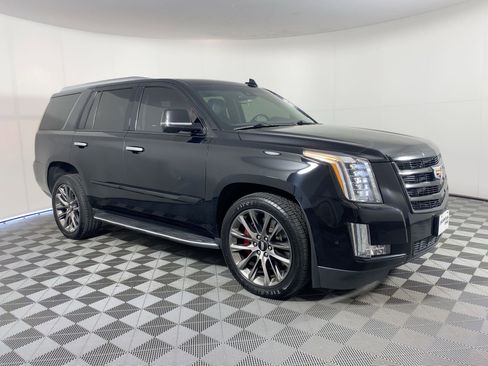 Used 2020 Cadillac Escalade Luxury image 6