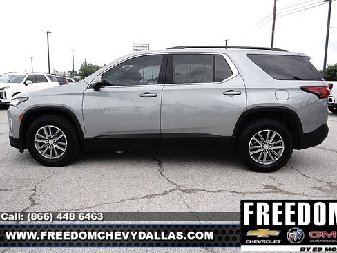 Used 2023 Chevrolet Traverse LT FWD image 4