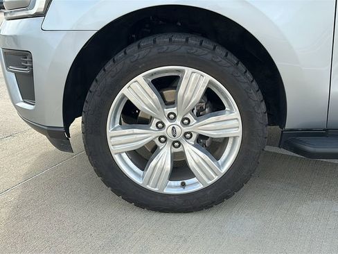 Used 2024 Ford Expedition Max XLT image 6