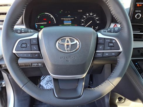 Certified 2022 Toyota Sienna XLE image 19