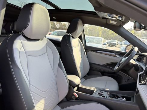 New 2026 Volkswagen Tiguan SE R-Line FWD image 19